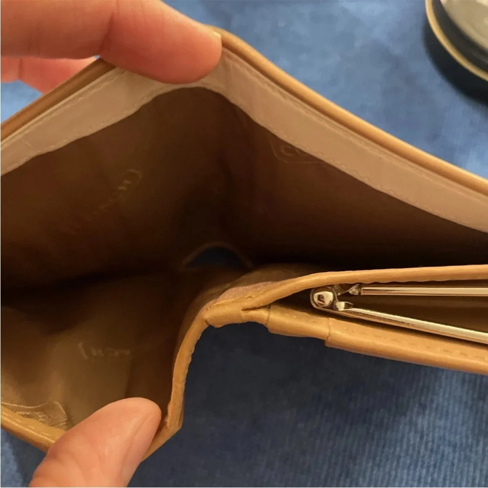 Coach White Leather Wallet Y2K Era Snap Closure 🔥 - Picture 6 of 15